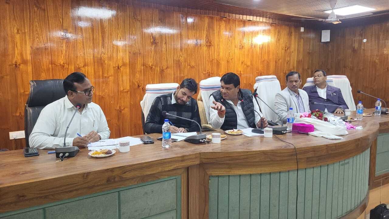 विधायक ने विकास कार्यों की स्थिति की टटोली नब्ज