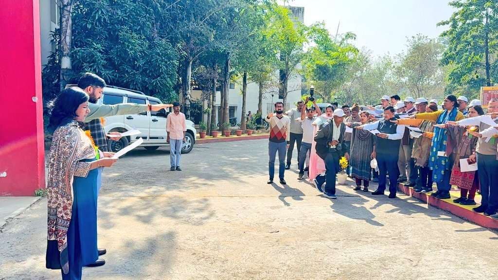 नीतिगत निर्णयों व सरकारी दायित्वों के केंद्र में संविधान का आदर्श होना चाहिए : डीसी