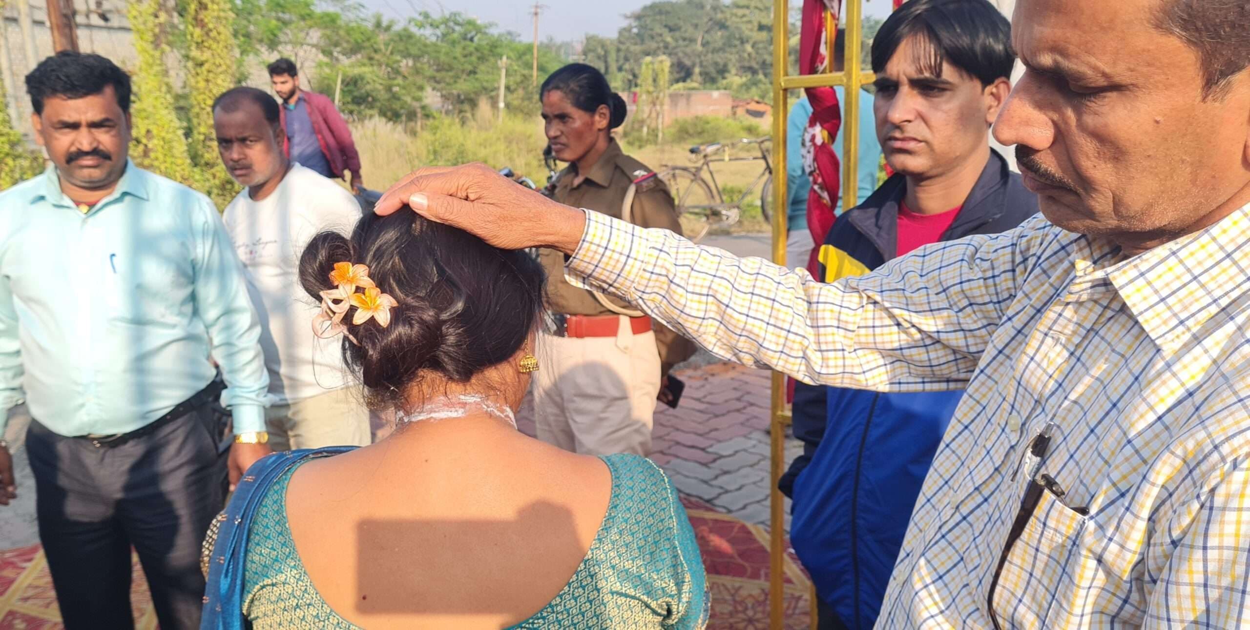 Dhanbad News: बाइक सवार दो युवकों ने महिला के गले से सोने की चेन झपटी