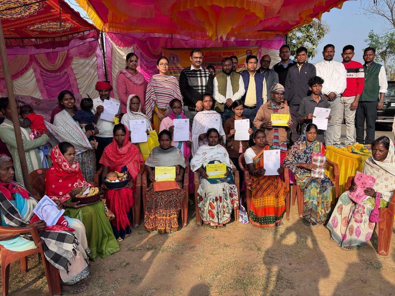 सेवा का अधिकार सप्ताह के तहत शिविर में उमड़े ग्रामीण