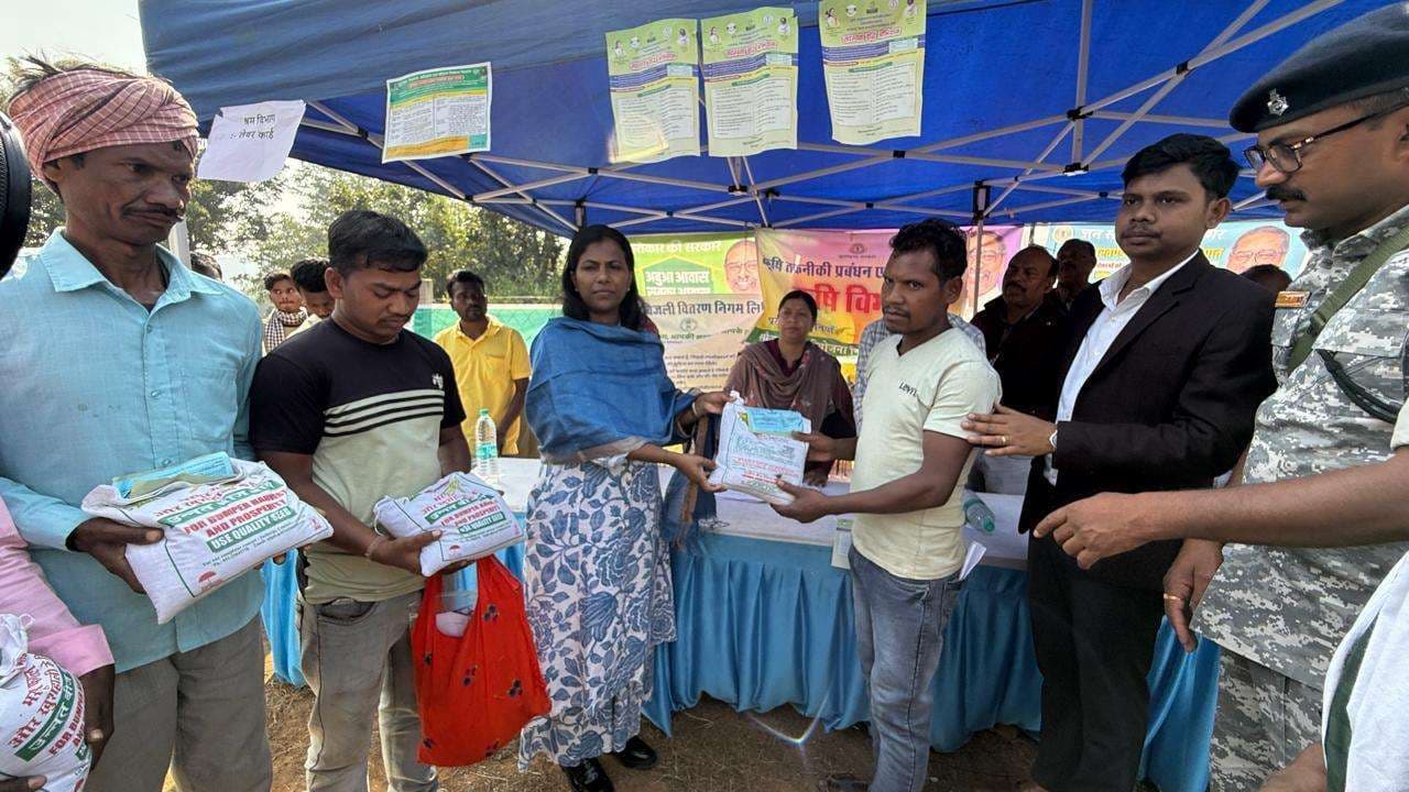 शिविर में पहुंचीं डीसी ने अंचल सह प्रखंड कार्यालय का निरीक्षण किया