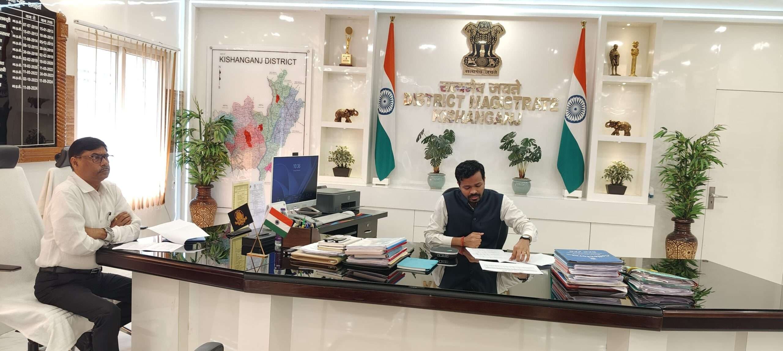 लंबित आवेदनों के निष्पादन में लायें तेजी, अन्यथा झेलनी होगी कार्रवाई- जिलाधिकारी