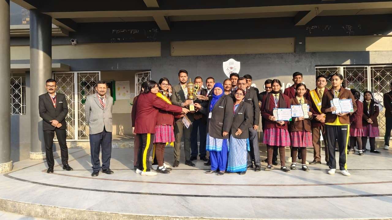 हिंदी वाद-विवाद प्रतियोगिता में तक्षशिला हाउस ने मारी बाजी