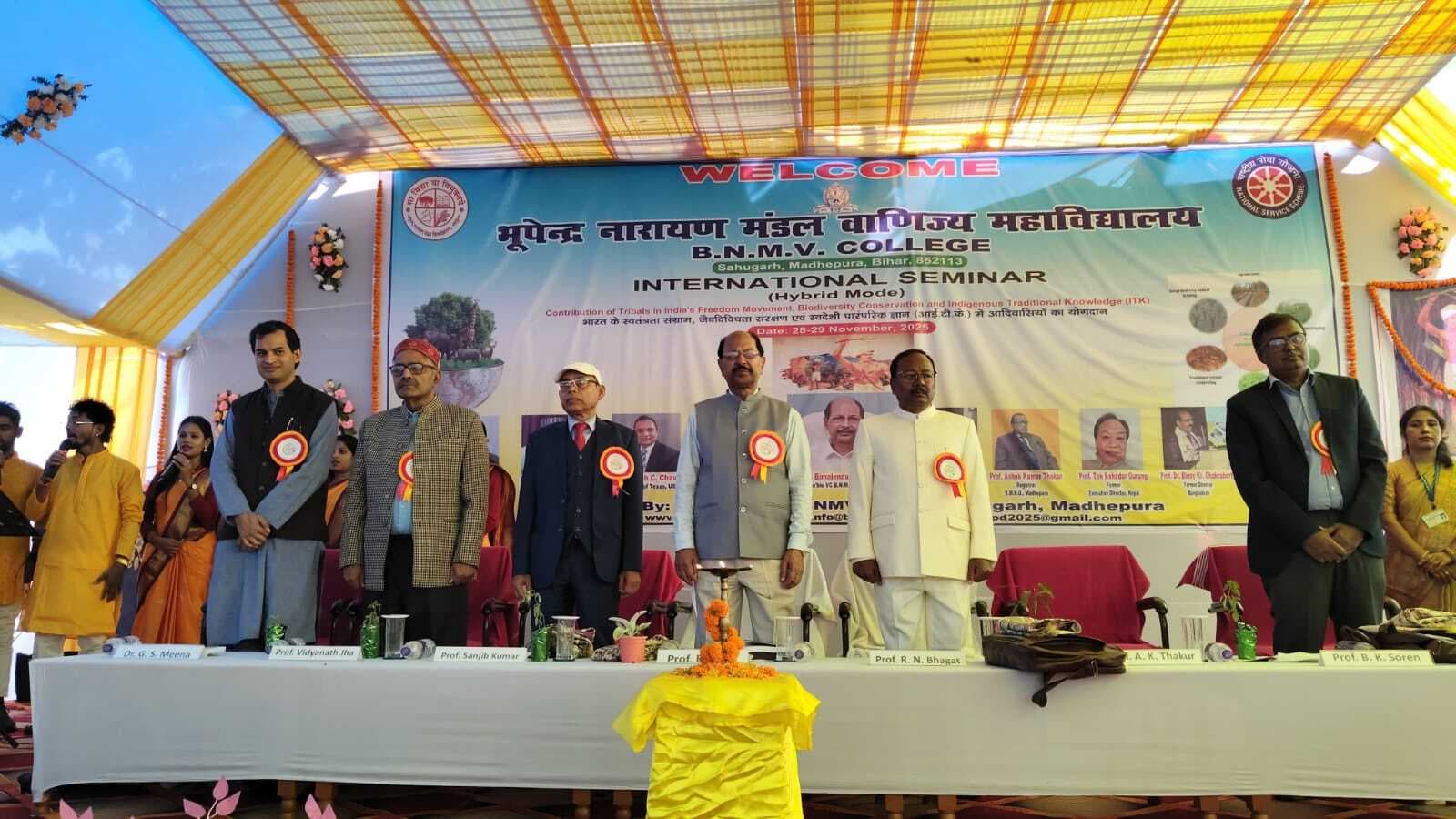 आदिवासी अपनी संस्कृति व प्रकृति से करते हैं ज्यादा प्यार : कुलपति