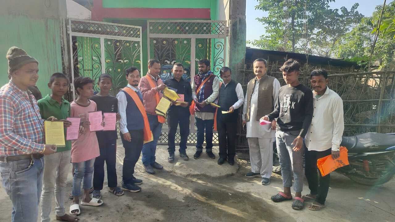 आरएसएस कार्यकर्ता जिले में चला रहे गृह संपर्क अभियन