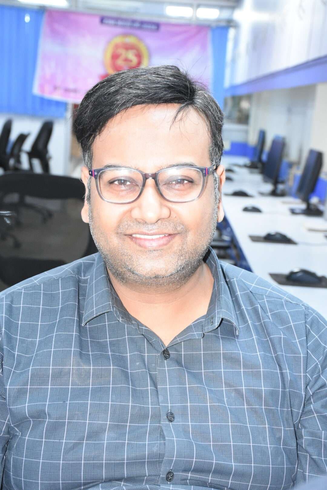 Dhanbad News: गलत तरीके से एक्सरसाइज करने पर बैक पेन, शोल्डर इंजरी और एंकल मोच का खतरा