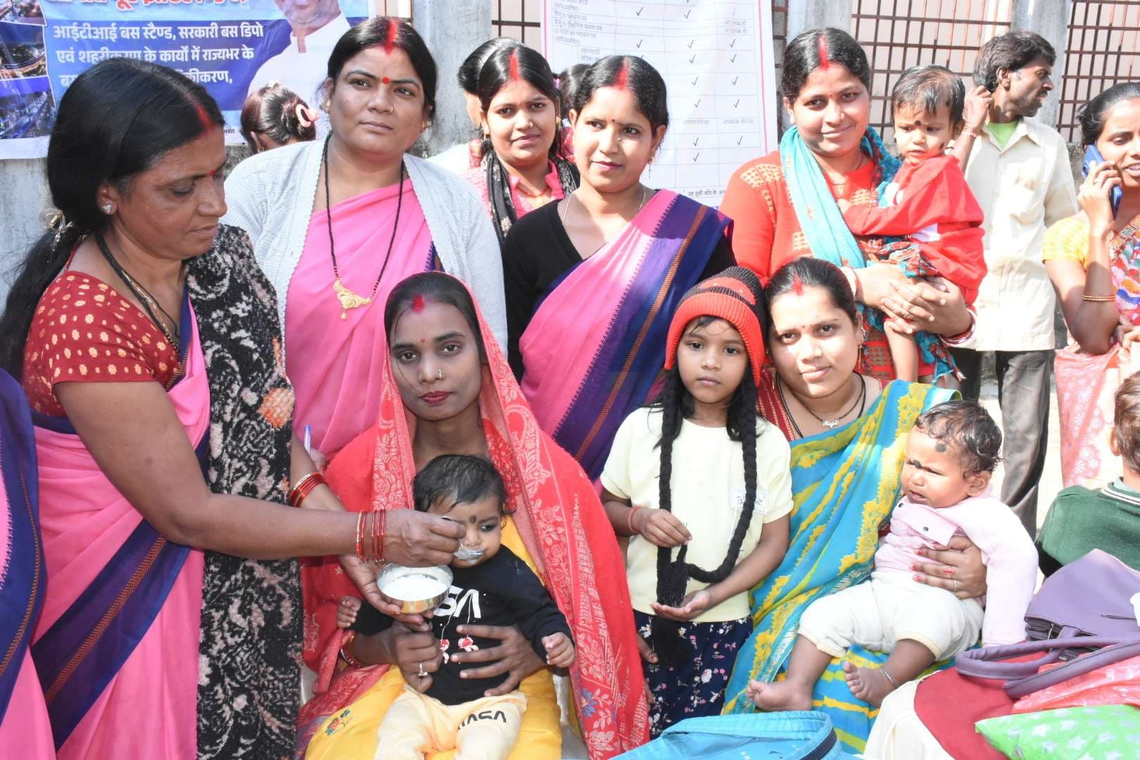 Dhanbad News: बच्चों का हुआ अन्नप्राशन व गर्भवती की गोद भराई