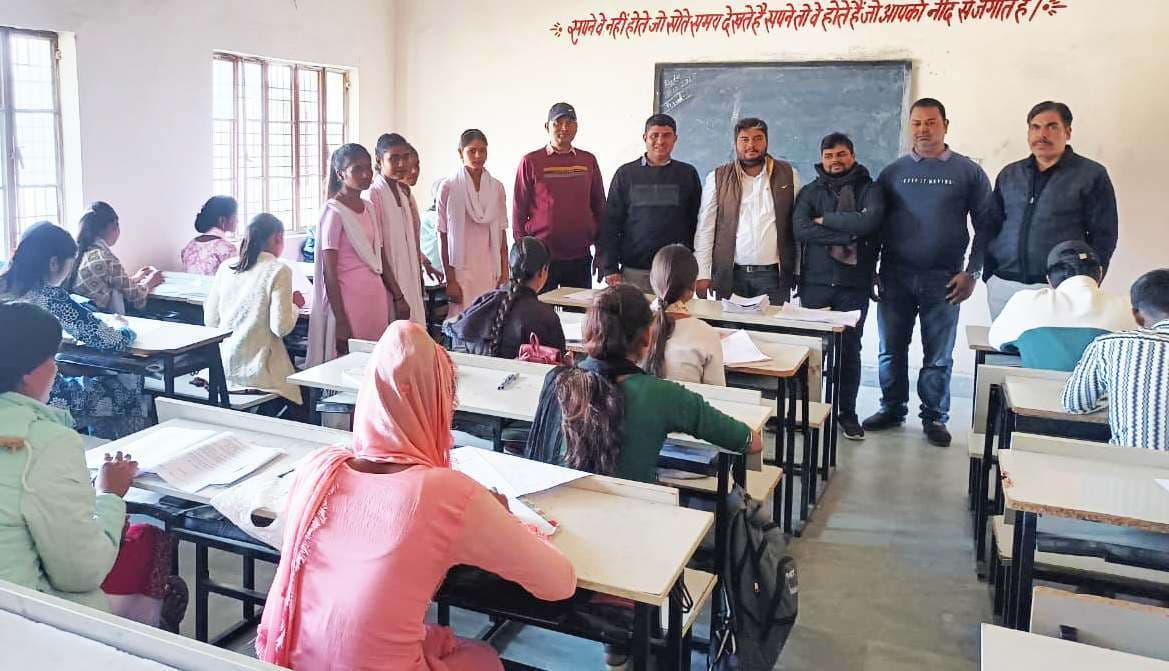 बच्चों ने उत्साह के साथ हल किये प्रायोगिक परीक्षा के सवाल