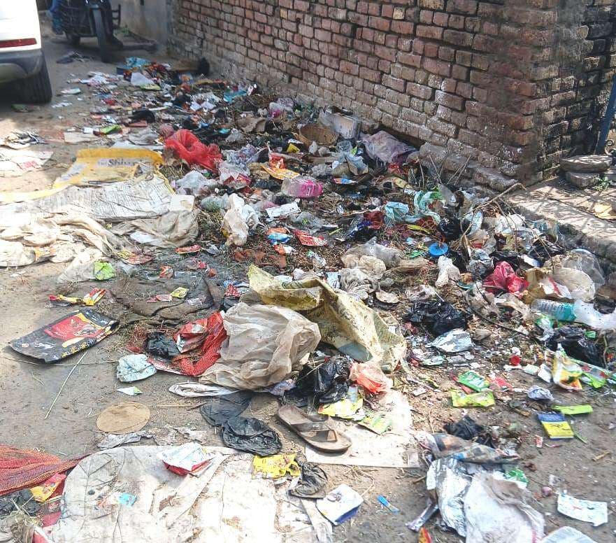 Bhagalpur news सफाई कर्मियों की हड़ताल से चार दिनों कूड़ा उठाव ठप