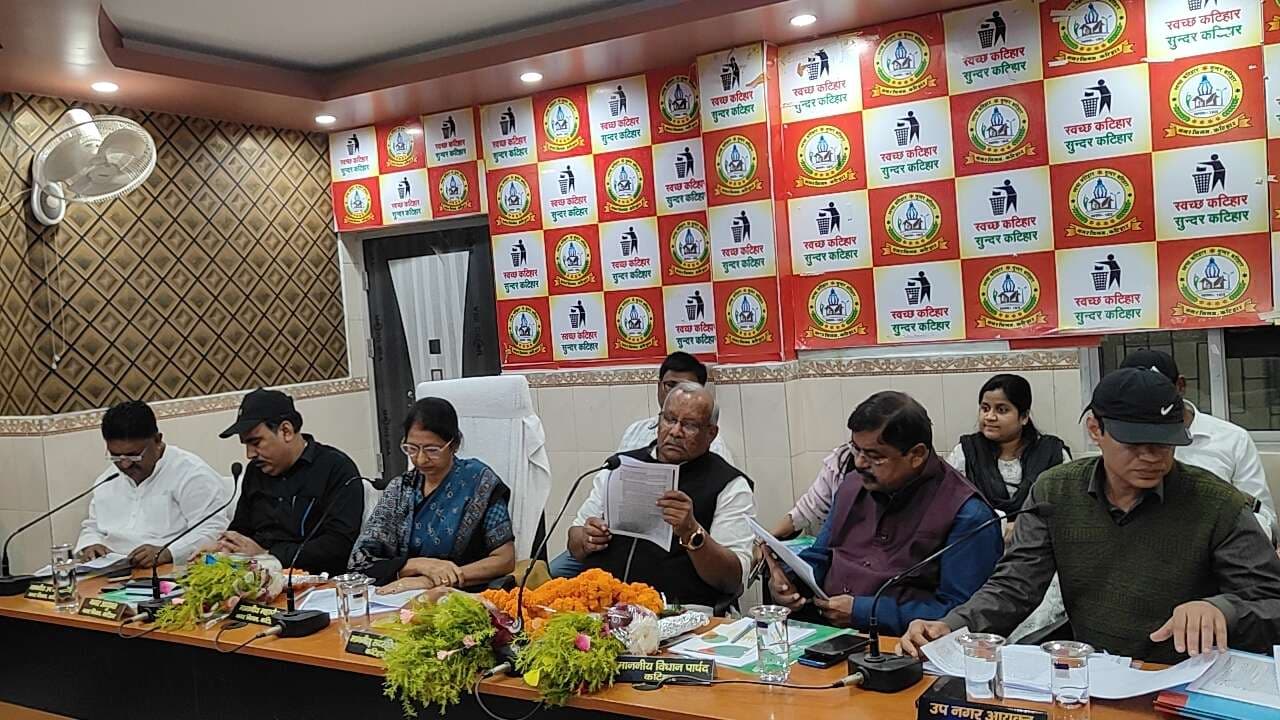 पार्षदों ने उठाया सफाई कर्मियों के आवास का मुद्दा