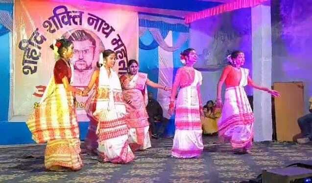 Dhanbad News : शक्ति मेला में सांस्कृतिक कार्यक्रम की धूम