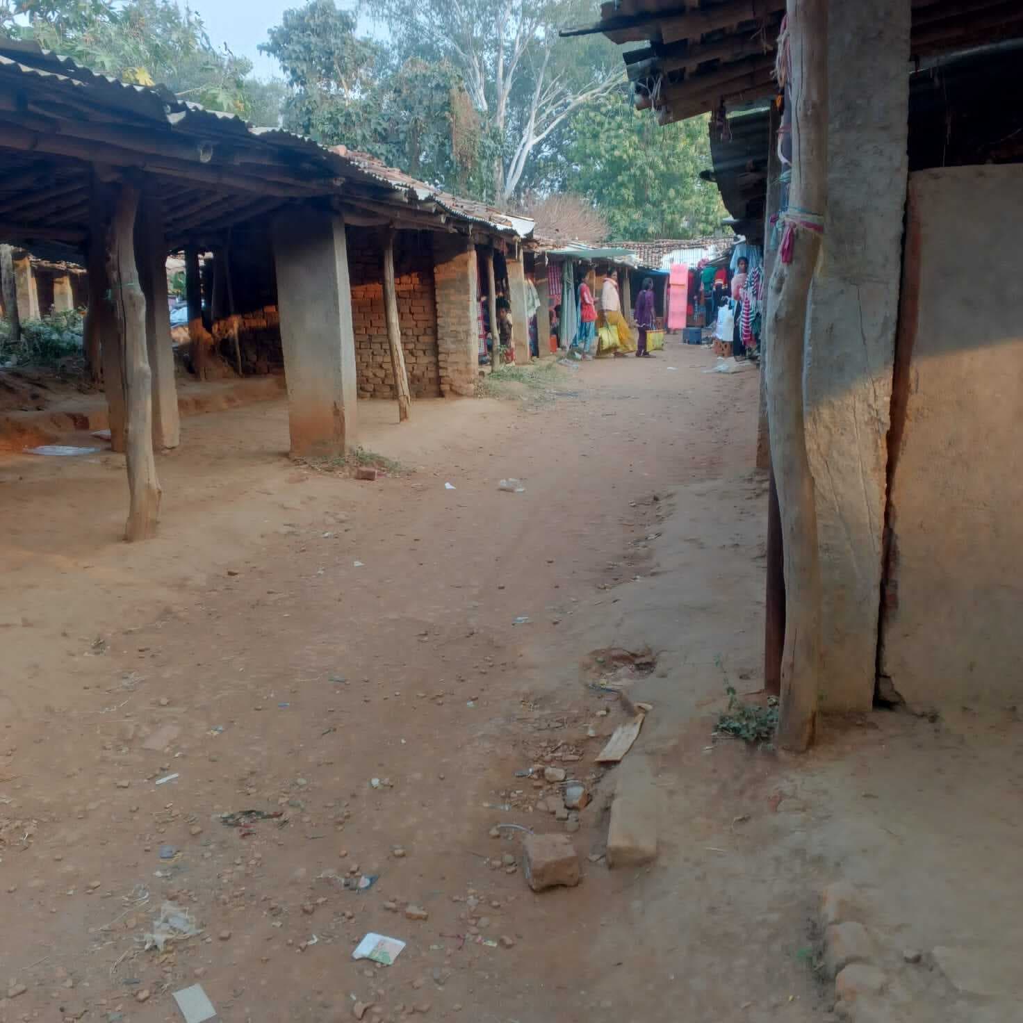 मृतक के परिजनों से मिले झामुमो नेता