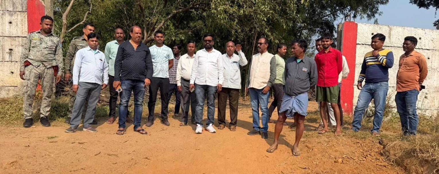 Dhanbad News : बगानधार बस्ती की समस्याओं से रूबरू हुए सिंदरी विधायक