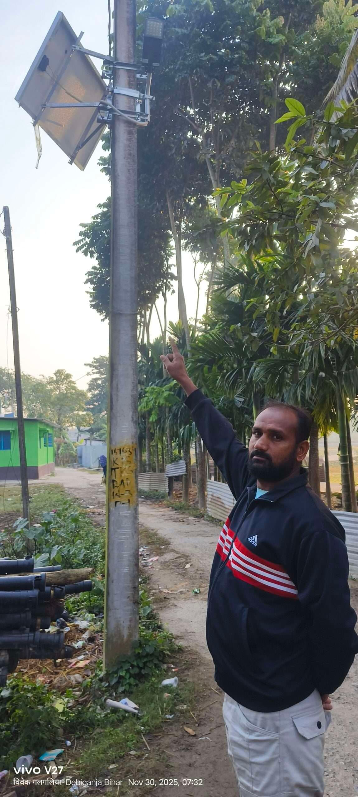 खराब सोलर लाइटों से ग्रामीण परेशान, शिकायत के बाद भी नहीं हुई कार्रवाई