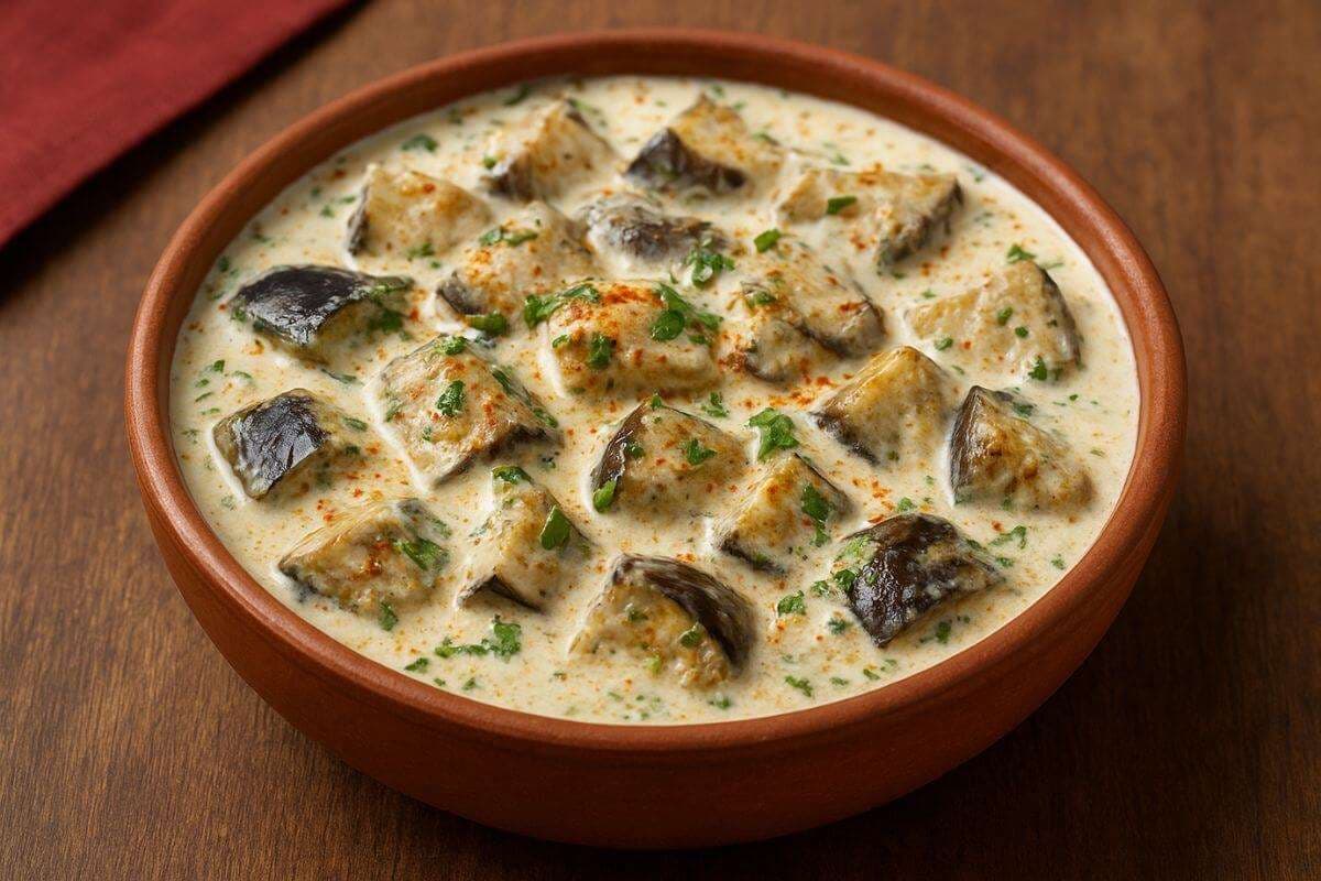 Dahi Baingan Ki Recipe: घर पर बनाएं दही बैंगन की आसान रेसिपी, खाने वाले भी बोलेंगे कमाल का है स्वाद