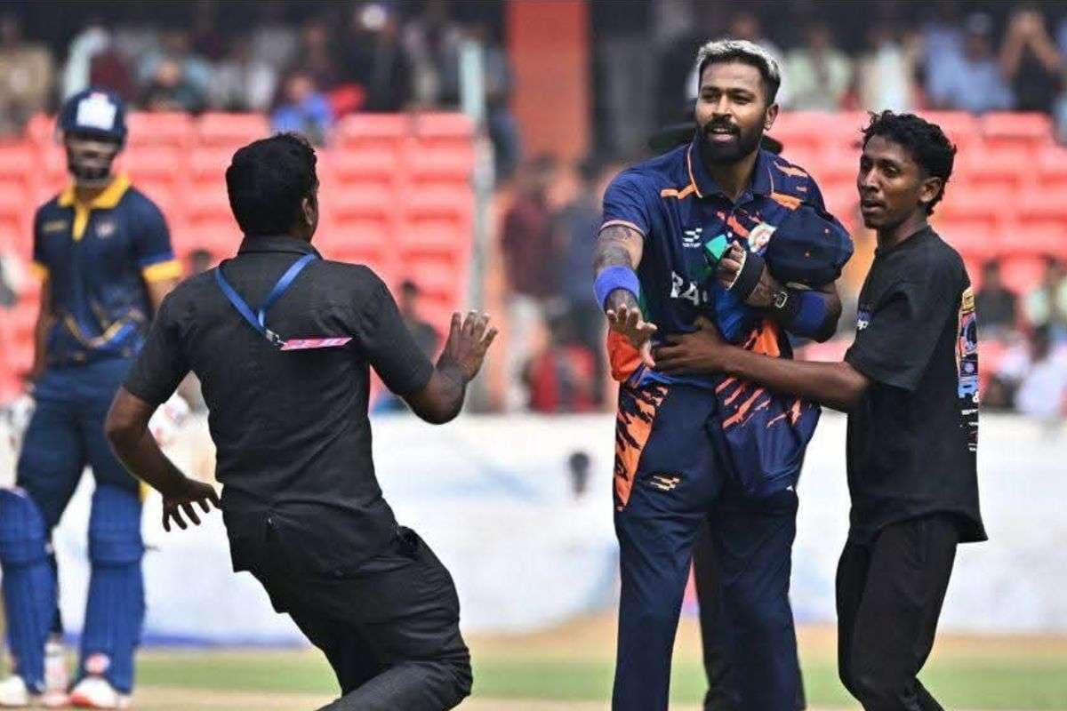 हार्दिक पांड्या के लिए पागल हुए फैंस, सुरक्षा के कारण दूसरे स्टेडियम में शिफ्ट करना पड़ा SMAT का मैच