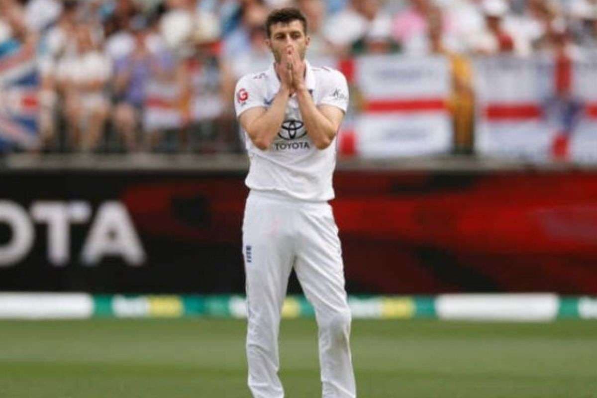 Ashes 2025: इंग्लैंड को लगा बड़ा झटका, एशेज सीरीज के बीच में इस तेज गेंदबाज की हुई छुट्टी