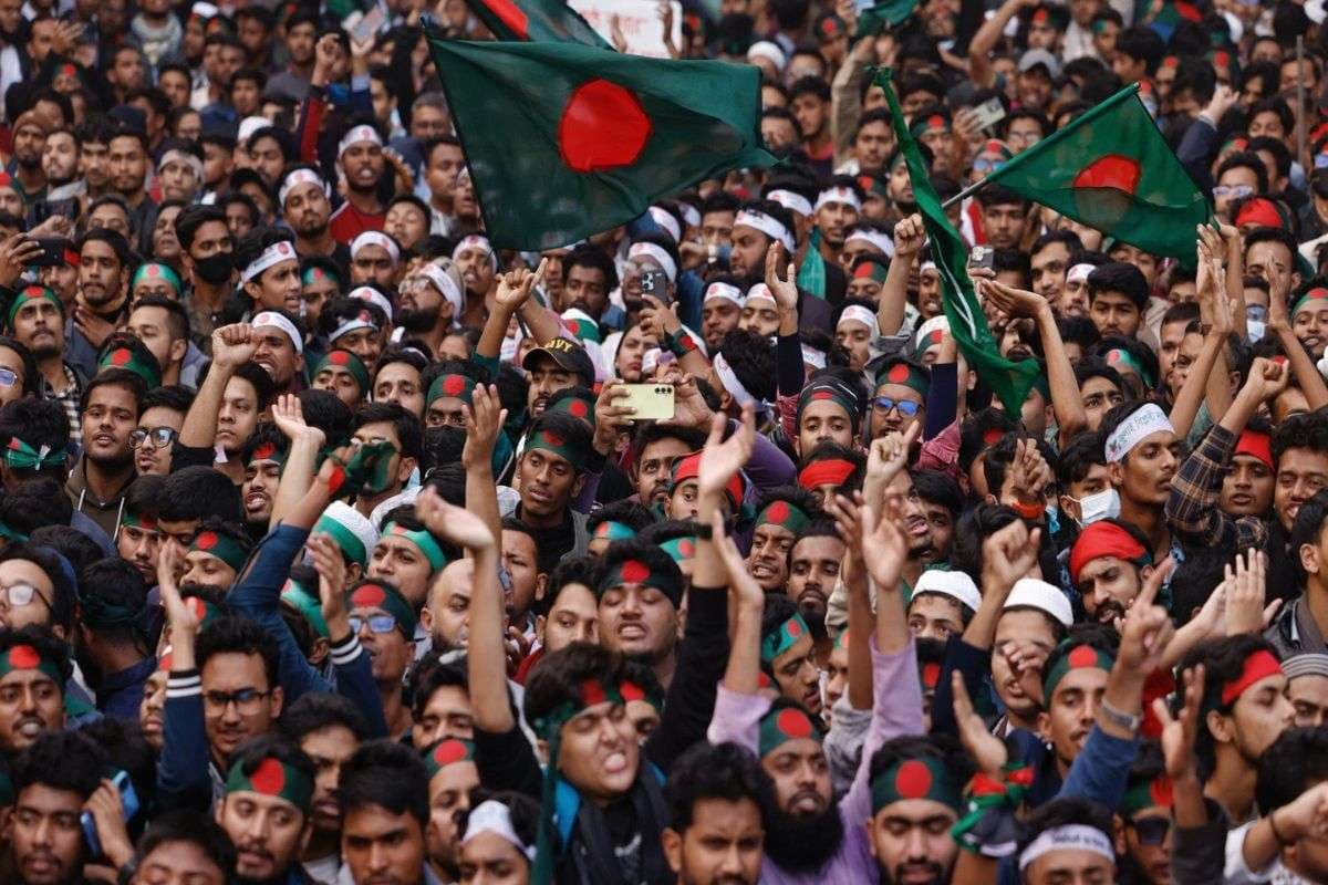 बांग्लादेश में भारतीय मिशन खतरे में, राजशाही-खुलना वीजा सेंटर बंद, हाई कमीशन को मिली धमकी