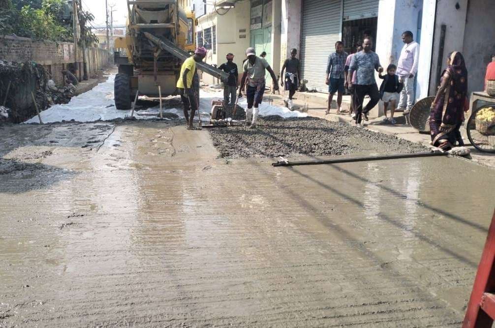 Bhagalpur news स्टेशन रोड के निर्माण ने पकड़ी रफ्तार, राहत की उम्मीद
