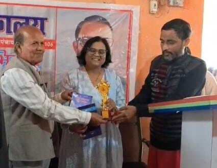 आजाद पुस्तकालय द्वारा आयोजित कार्यक्रम में डॉक्टर नायडू का छात्राओं से संवाद