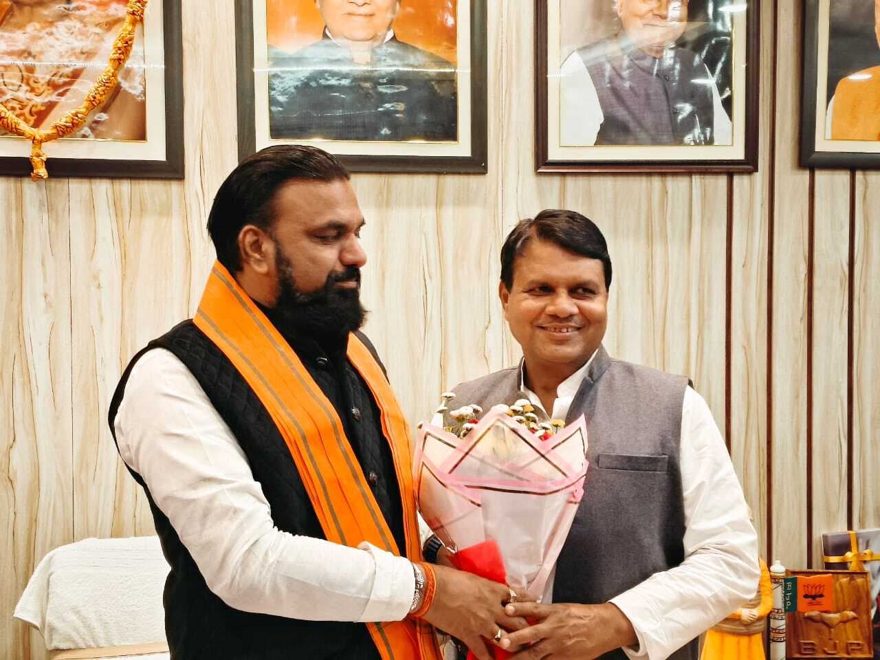 शपथ के बाद उपमुख्यमंत्री से मिले नवनिर्वाचित विधायक संजय सिंह