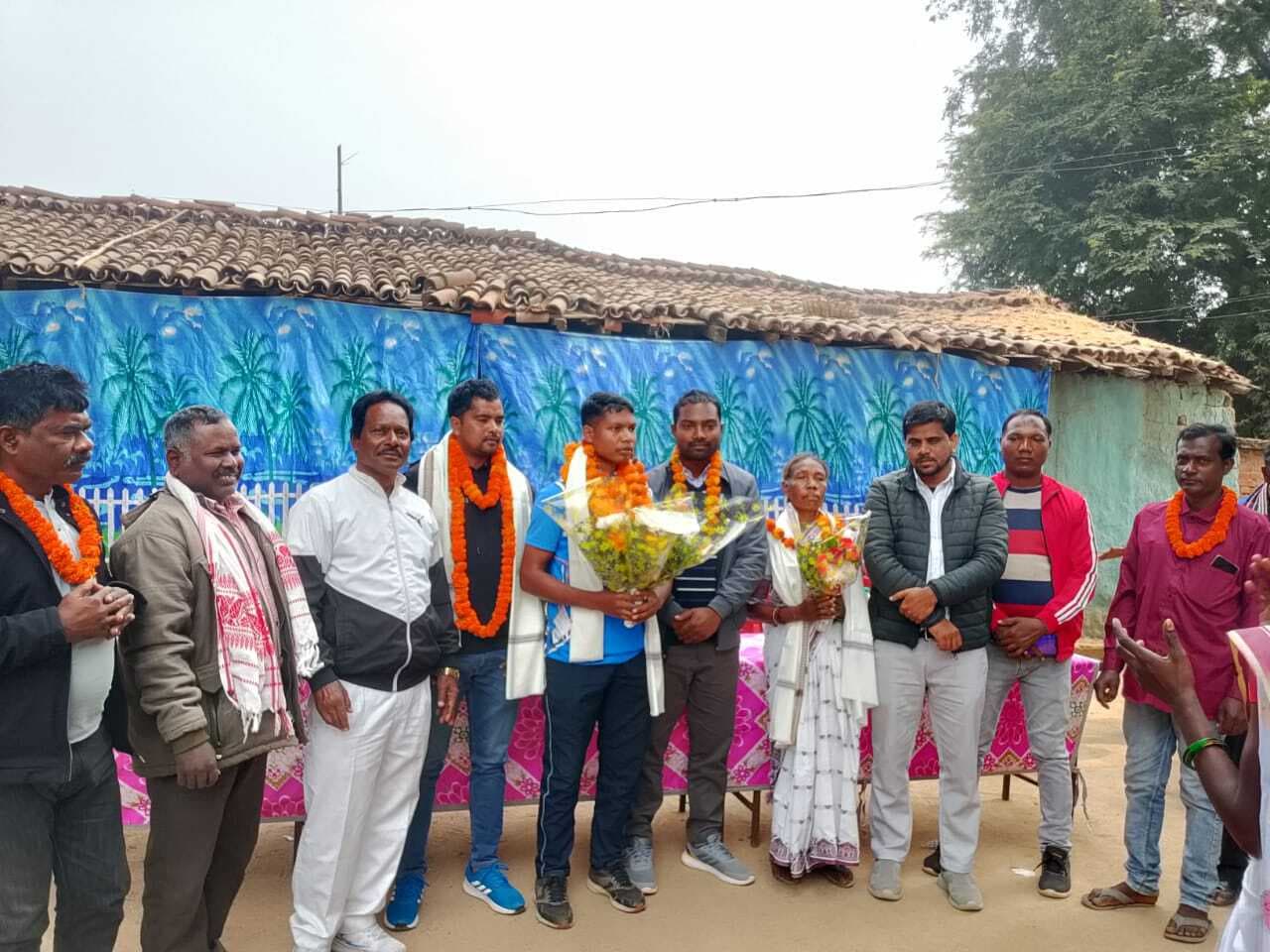 राष्ट्रीय स्तर पर ड्रेगन बोट खेल में हरी मुंडा ने जीता गोल्ड मेडल