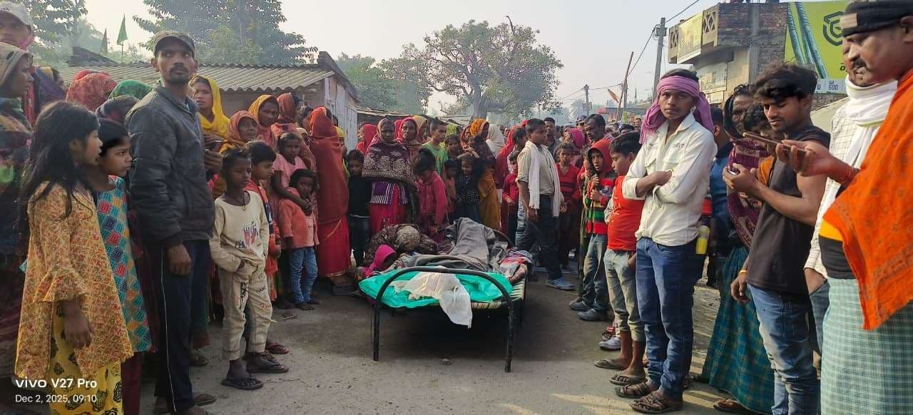 शव गांव पहुंचते ही परिजनों ने पुलिस के खिलाफ जमकर नारेबाजी, सात घंटे सड़क जाम, विरोध प्रदर्शन