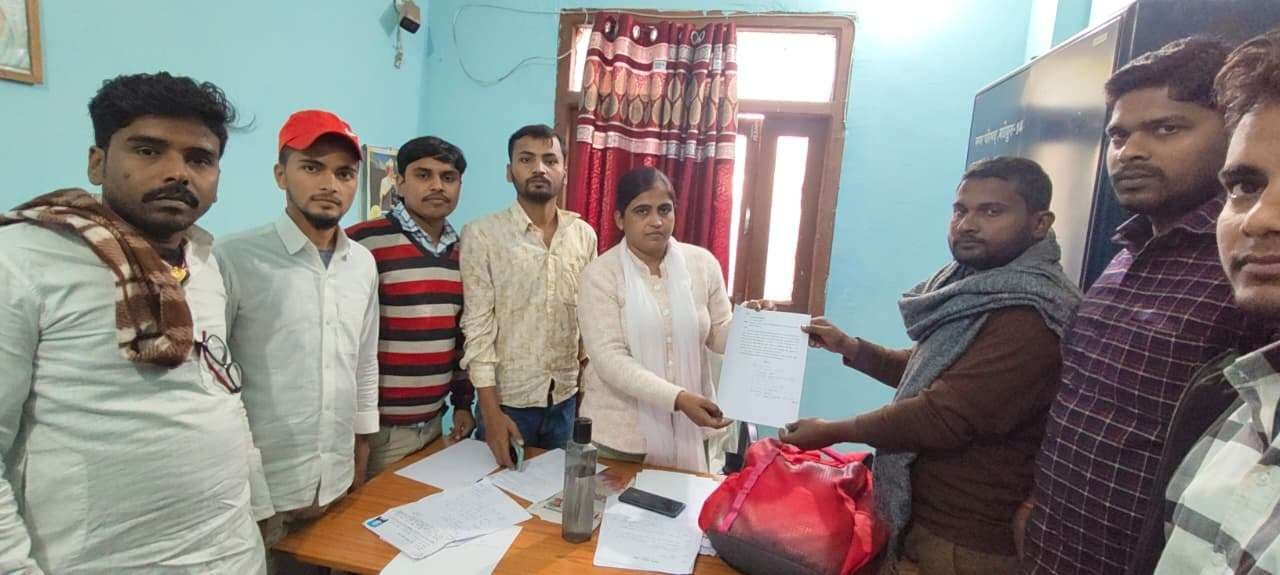 विभिन्न छात्र संगठनों के प्रतिनिधिमंडल ने प्रभारी कार्यपालक पदाधिकारी को सौंपा ज्ञापन