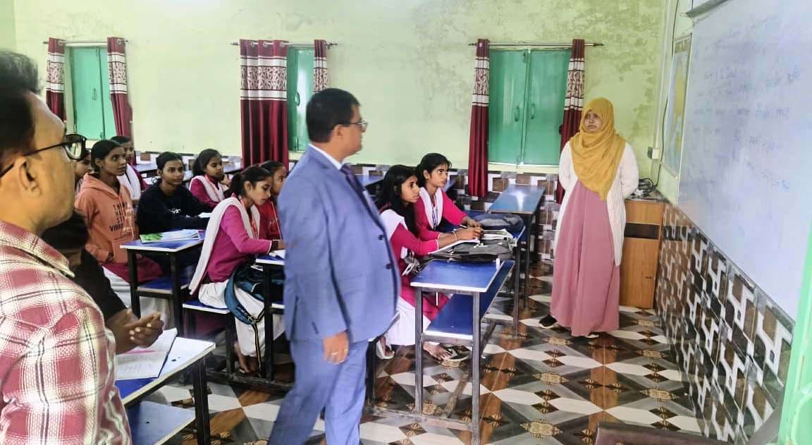 स्कूलों के निरीक्षण में मिली खामियां, डीएम ने दिये सुधार के निर्देश