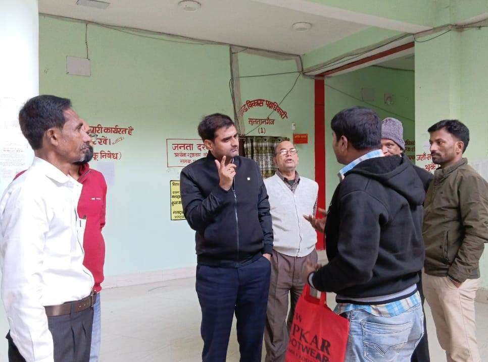 Bhagalpur news नकल नहीं मिलने पर अंचल कार्यालय में किया हंगामा