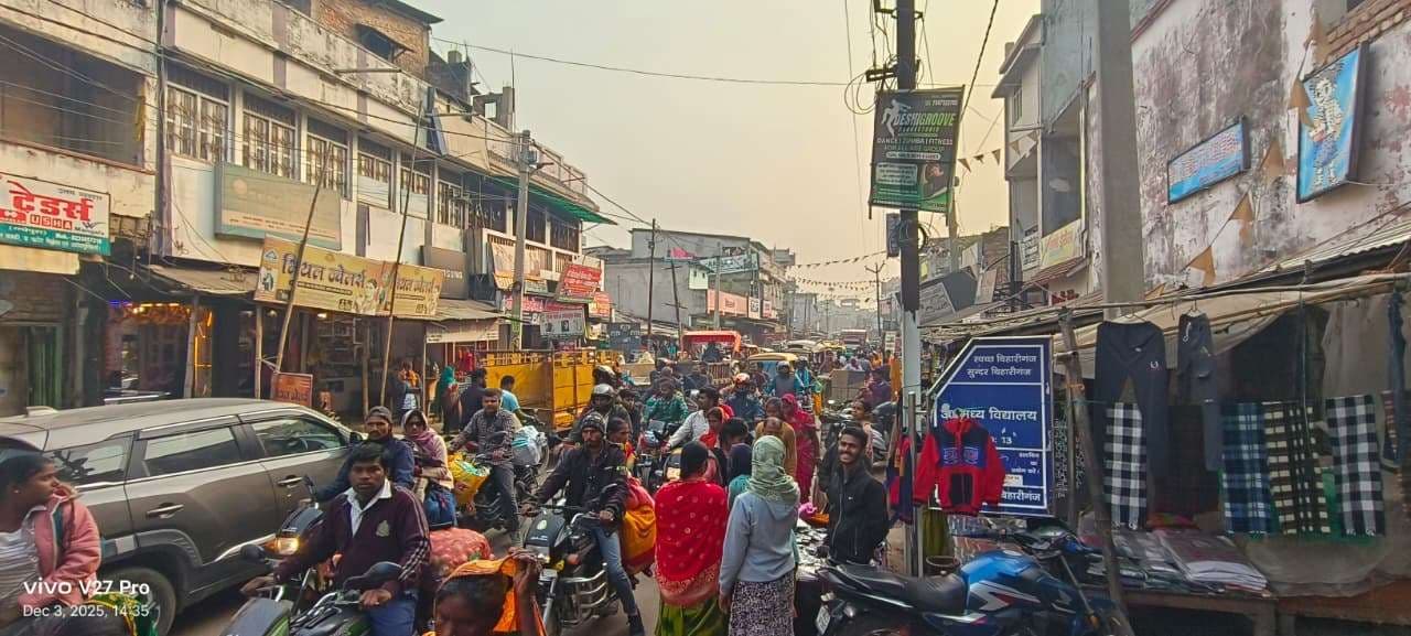 बाजार में रोजाना लगता है जाम, निजात दिलाने की मांग