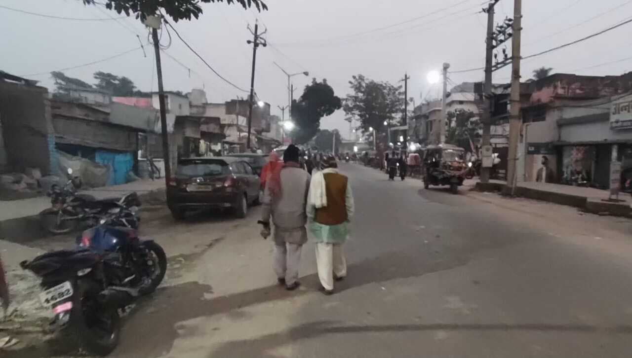 धूप-छांव के बीच बढ़ी ठंड, सिहरन महसूस करने लगे लोग