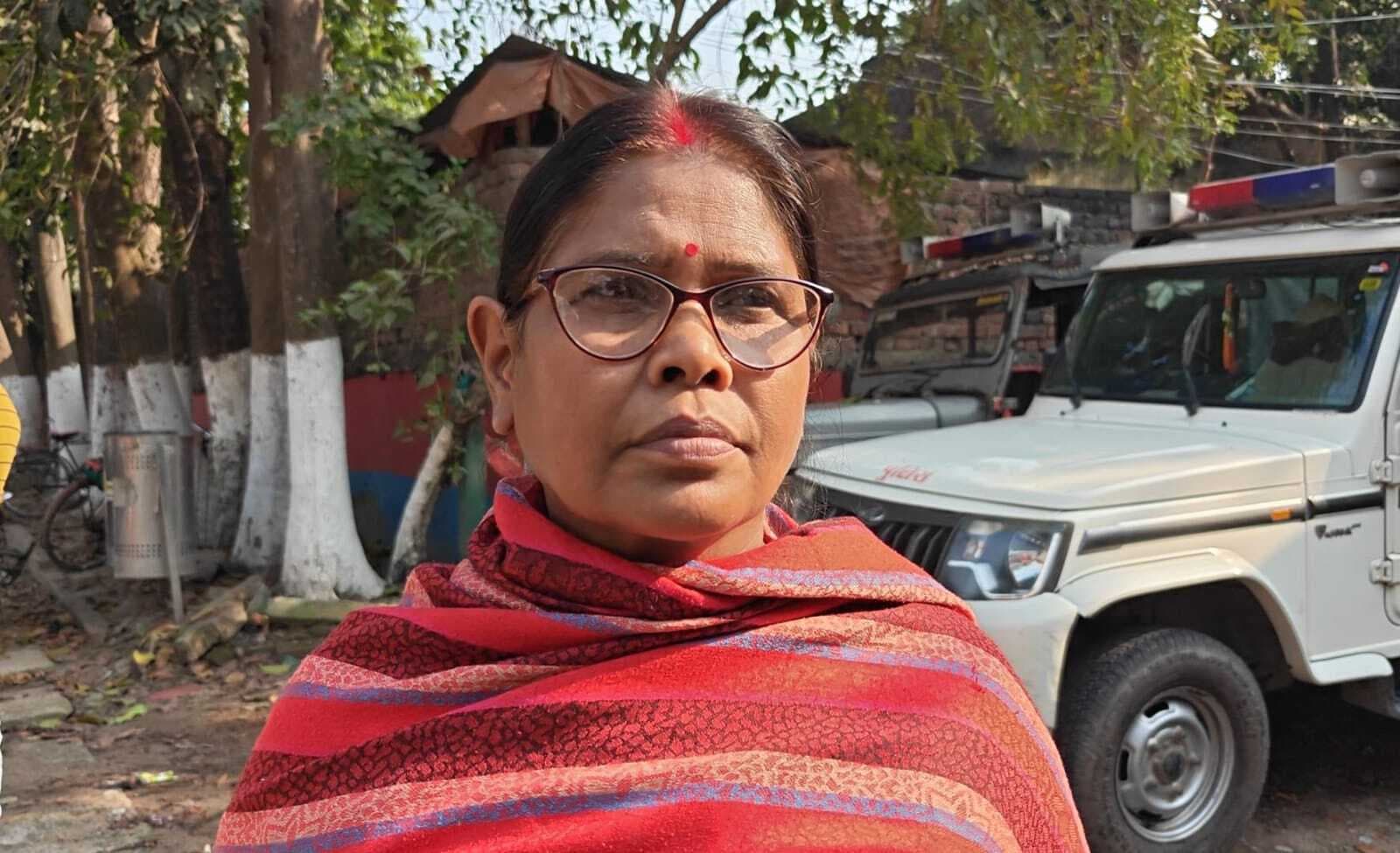 महिला के गले से दिनदहाड़े सोने की चेन झपट कर बदमाश फरार