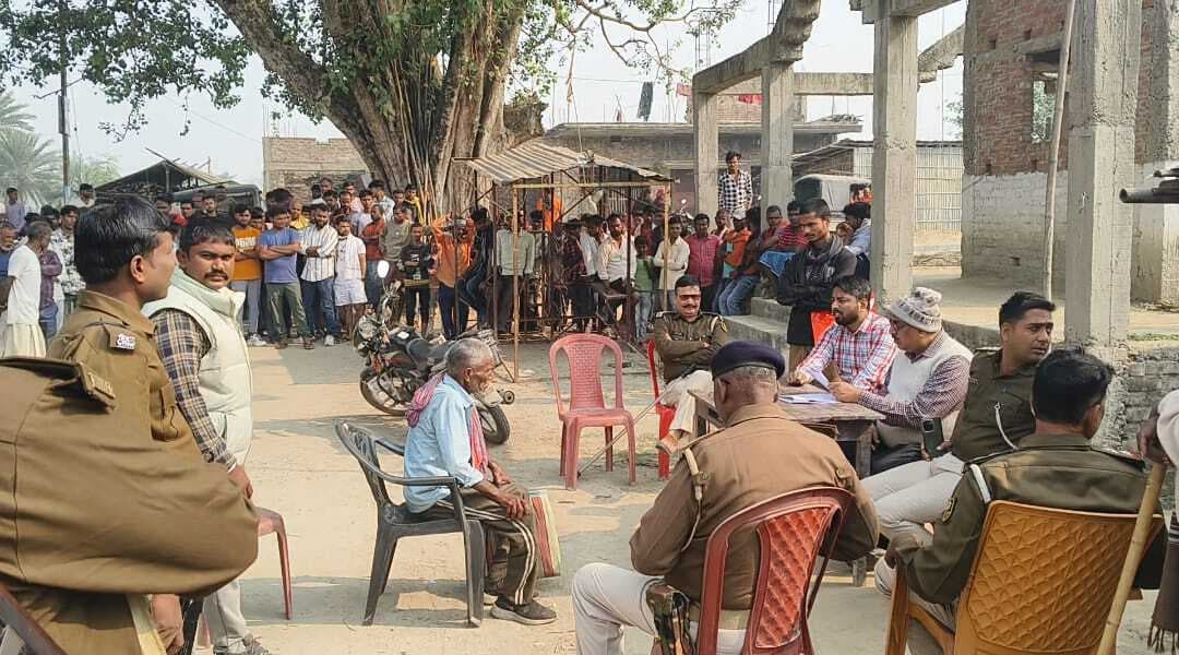 खुदना में जमीन विवाद में दो पक्षों में तनाव