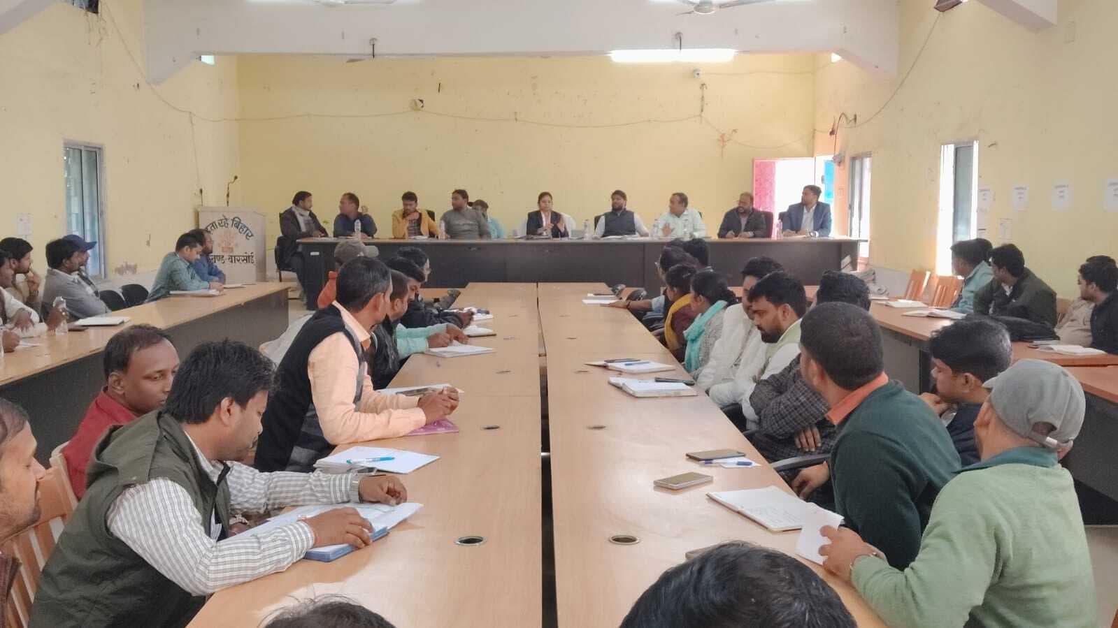 लंबित मामलों का जल्द करें निपटारा, वरना होगी कार्रवाई: डीसीएलआर