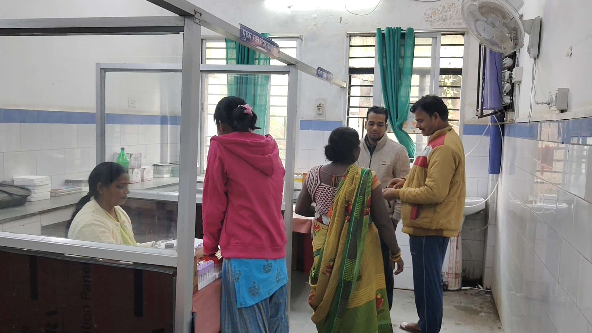 सदर अस्पताल के सेंट्रल पैथोलॉजी की मशीन चार दिनों से खराब