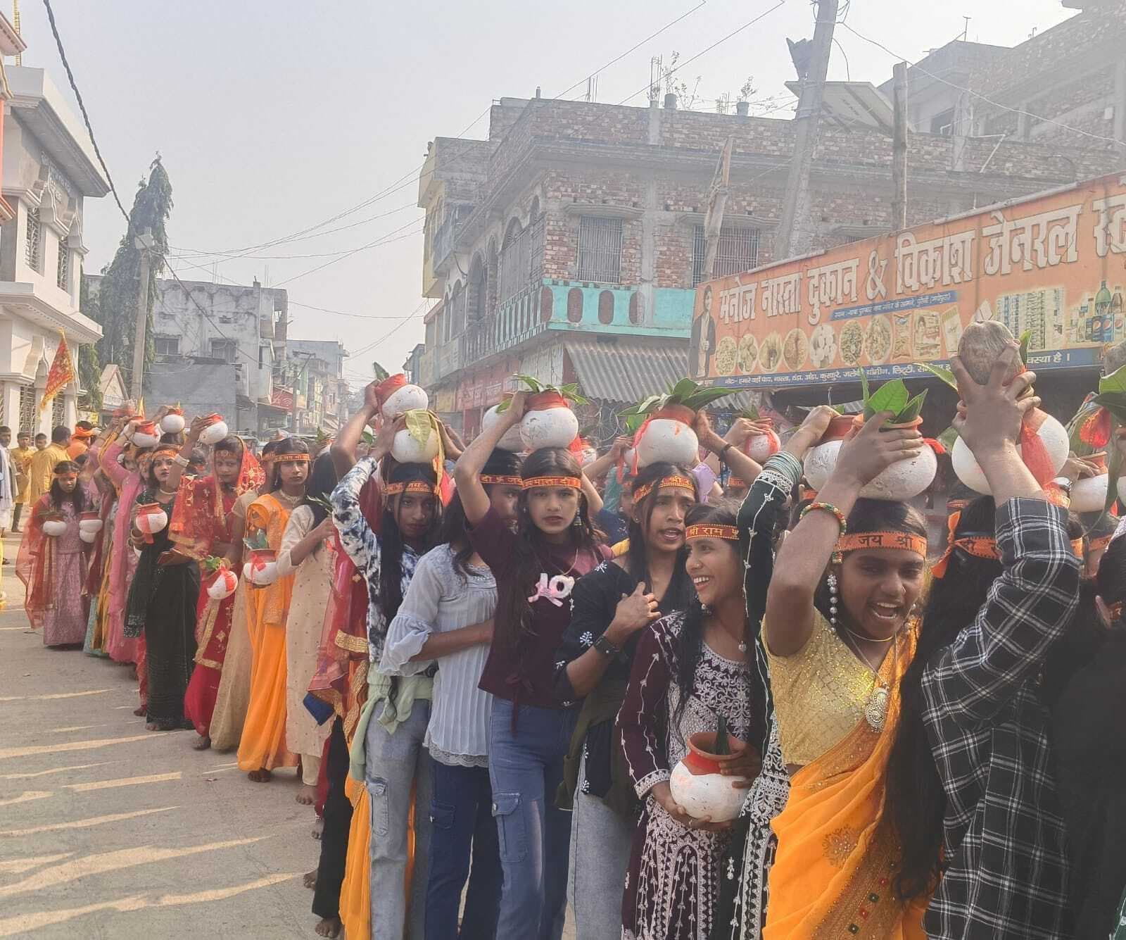 कलश यात्रा के साथ सात दिवसीय श्रीमद्भागवत कथा साप्ताहिक ज्ञान यज्ञ शुरू