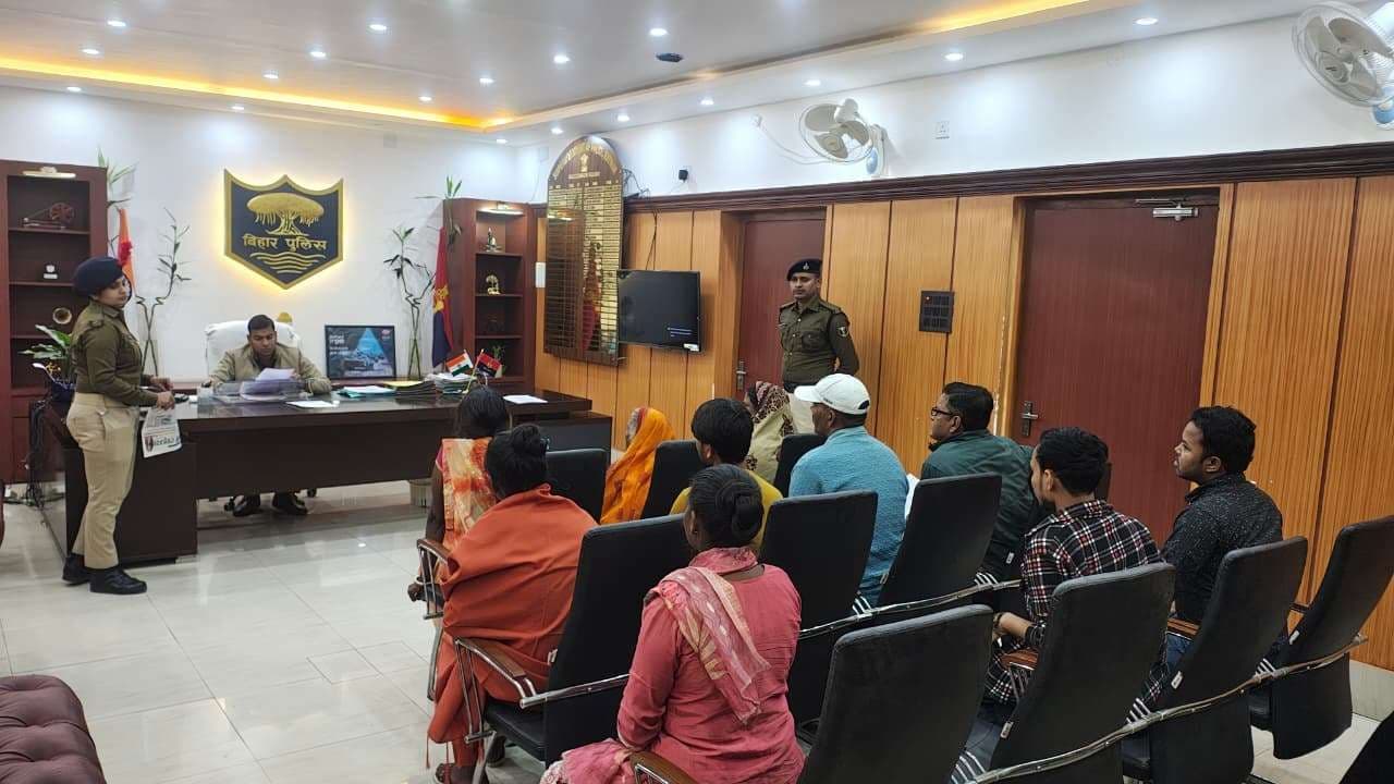 एसपी को आवेदन सौंप लगायी न्याय की गुहार