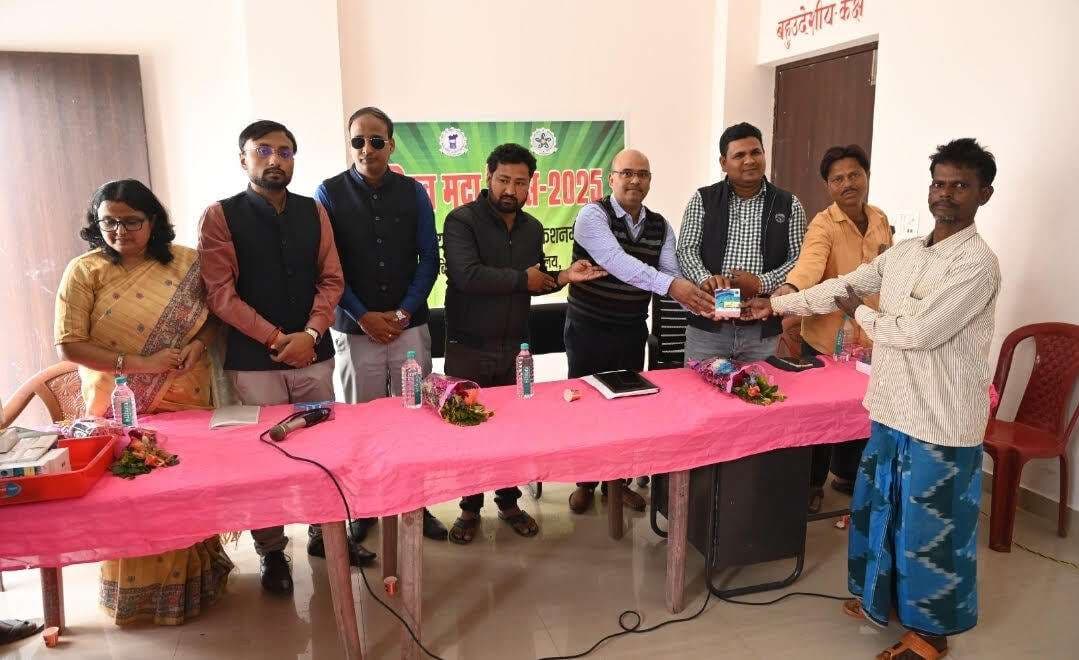 विश्व मृदा दिवस के अवसर पर मछली पालकों को किट का वितरण