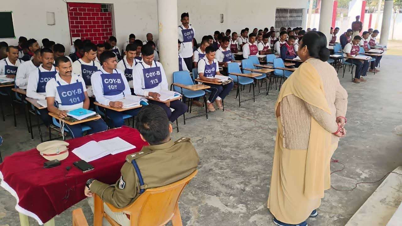 सिपाही प्रशिक्षण की व्यव्स्था का एसपी ने लिया जायजा