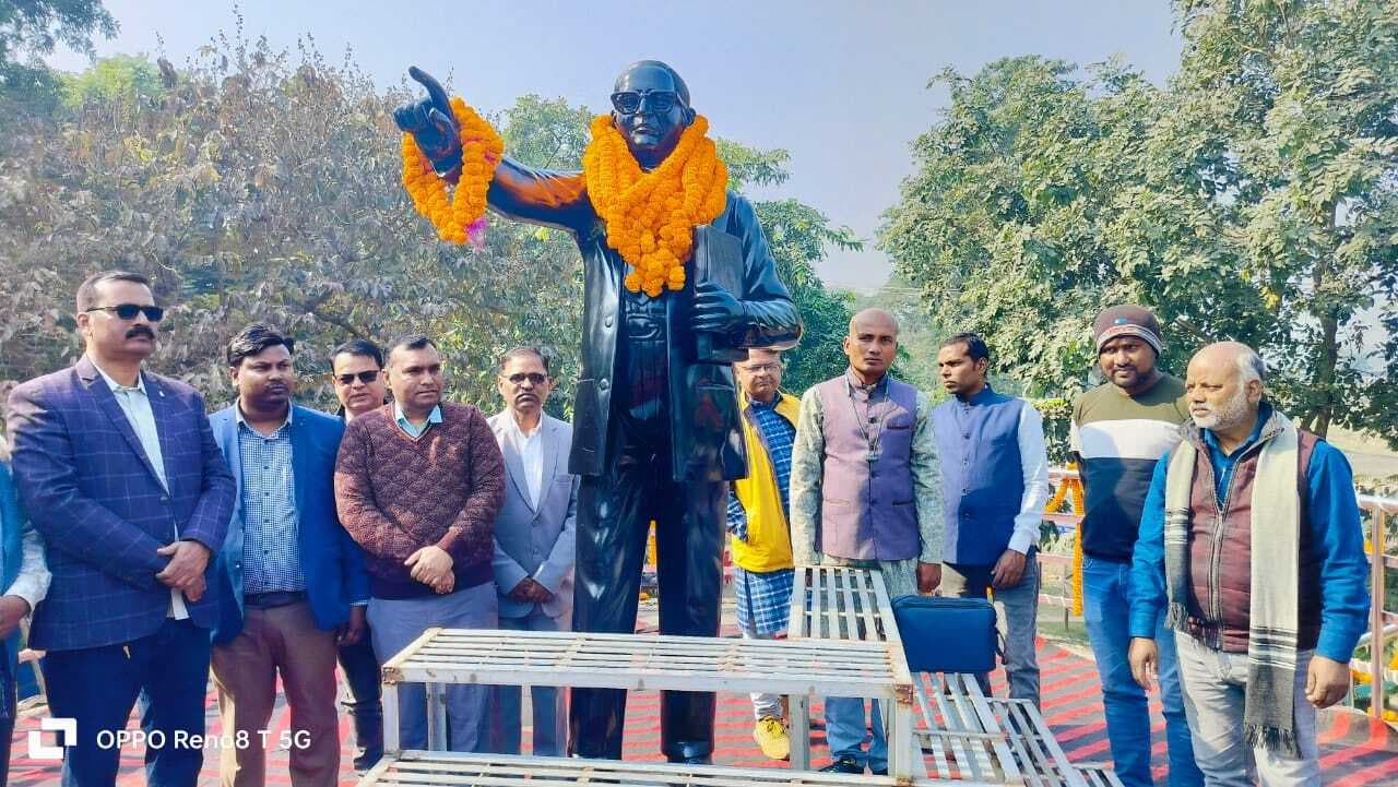 भारतीय संविधान देश के करोड़ों लोगों के सपनों को करता है साकारः डीईओ