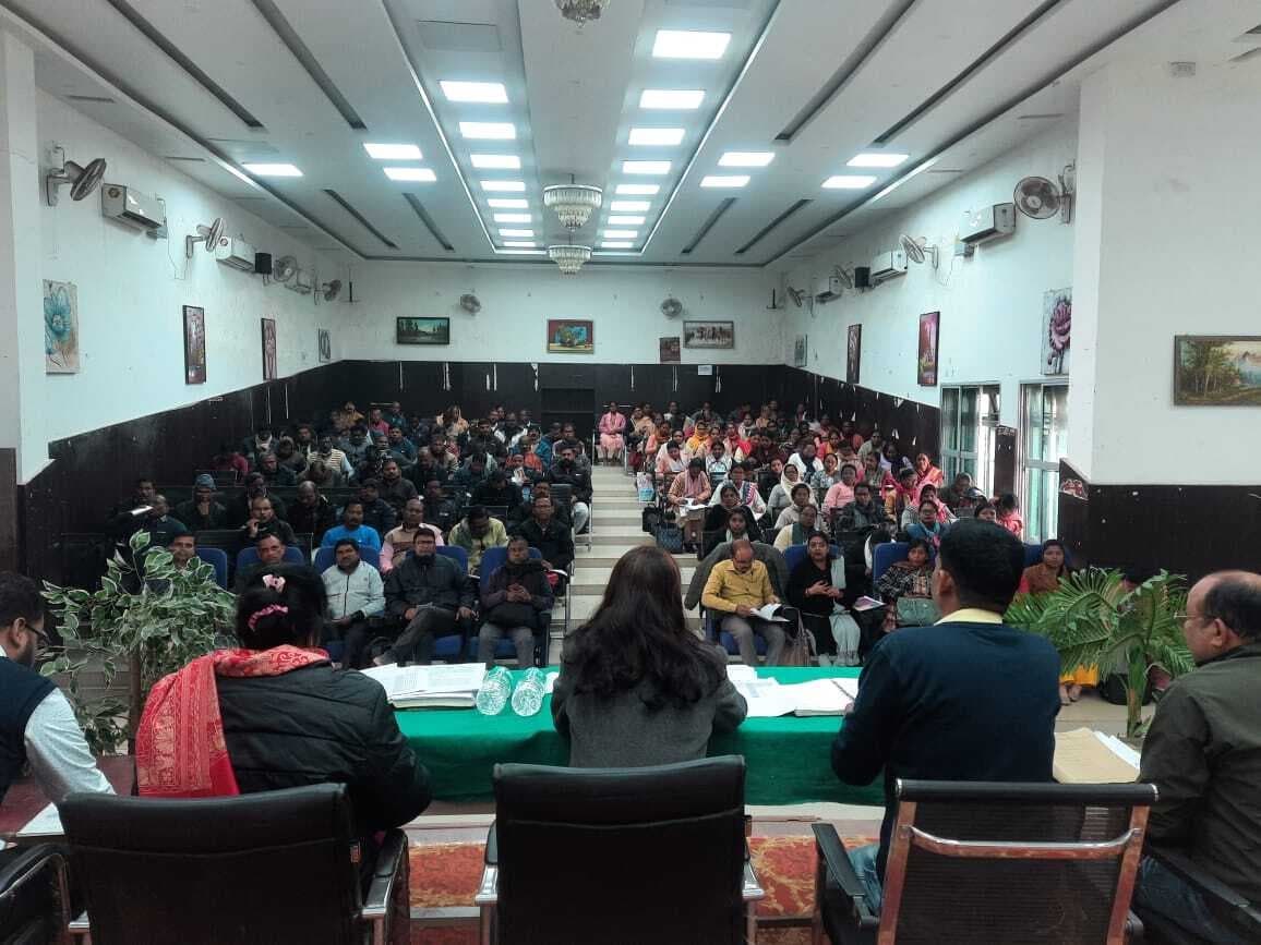 मेनू के अनुसार मध्याह्न भोजन दें : बीडीओ