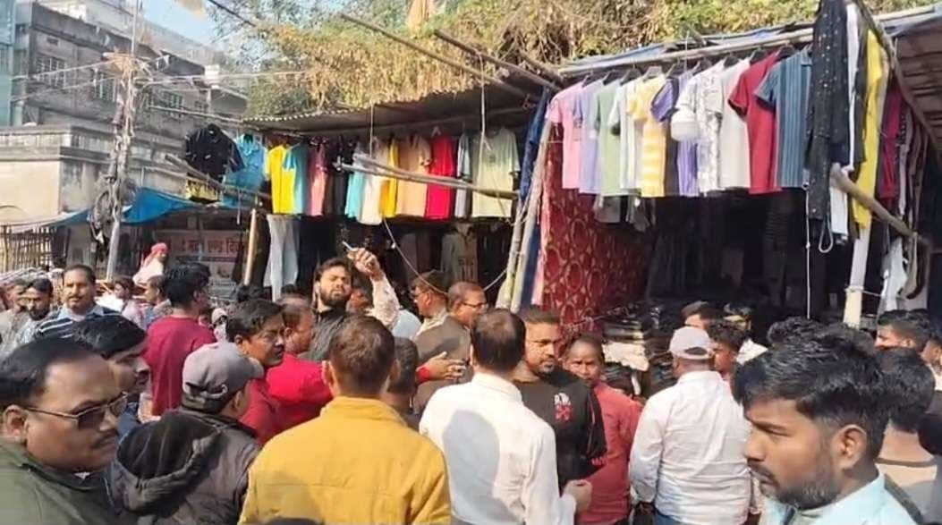 शहर के न्यू मार्केट, बाटा चौक, गर्ल्स स्कूल रोड में अतिक्रमण पर की गयी कार्रवाई