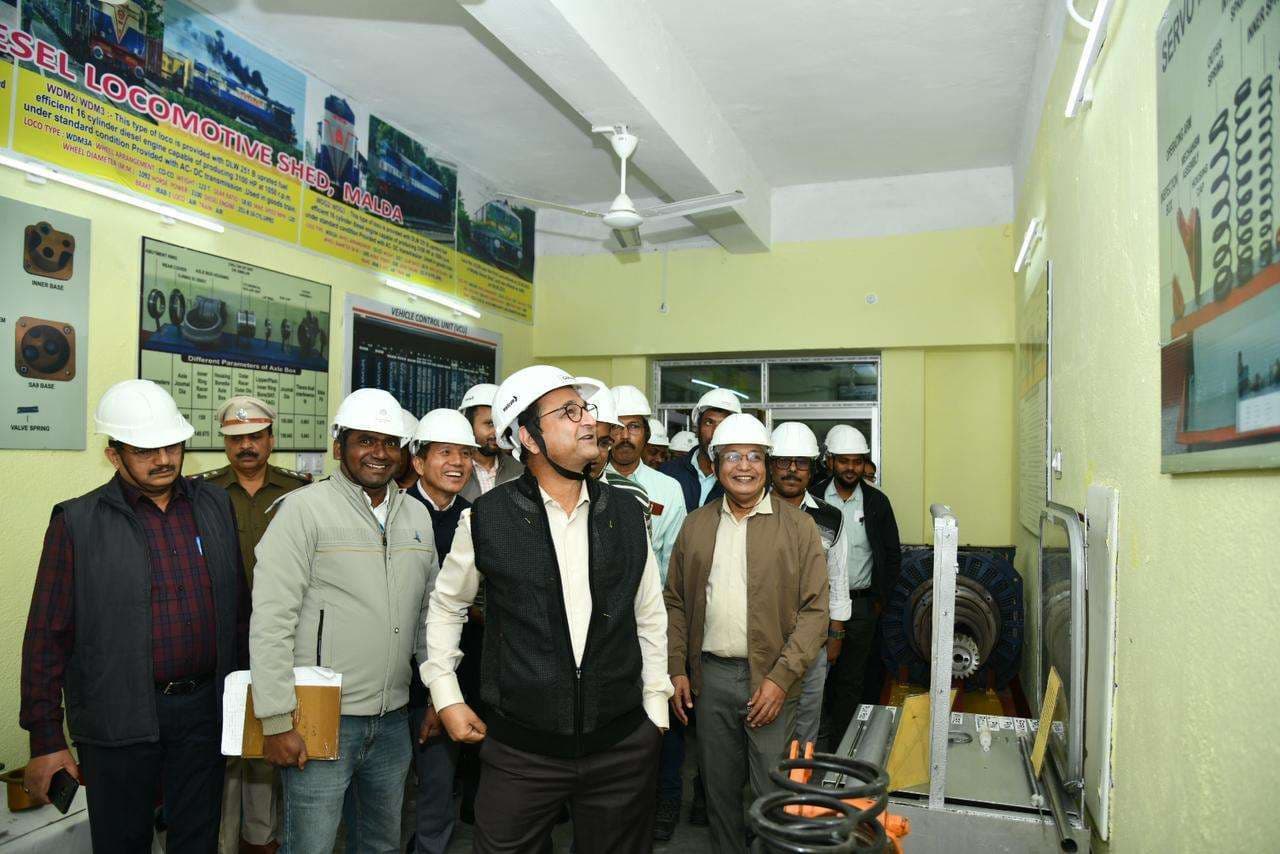 संरक्षा, दक्षता व विश्वस्तरीय न्यू जलपाईगुड़ी स्टेशन पर दिया विशेष जोर