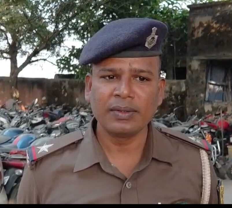 शराब पीते व मटन चबाते जमादार ने कहा, हम 20 हजार लेंगे और काम कर देंगे…