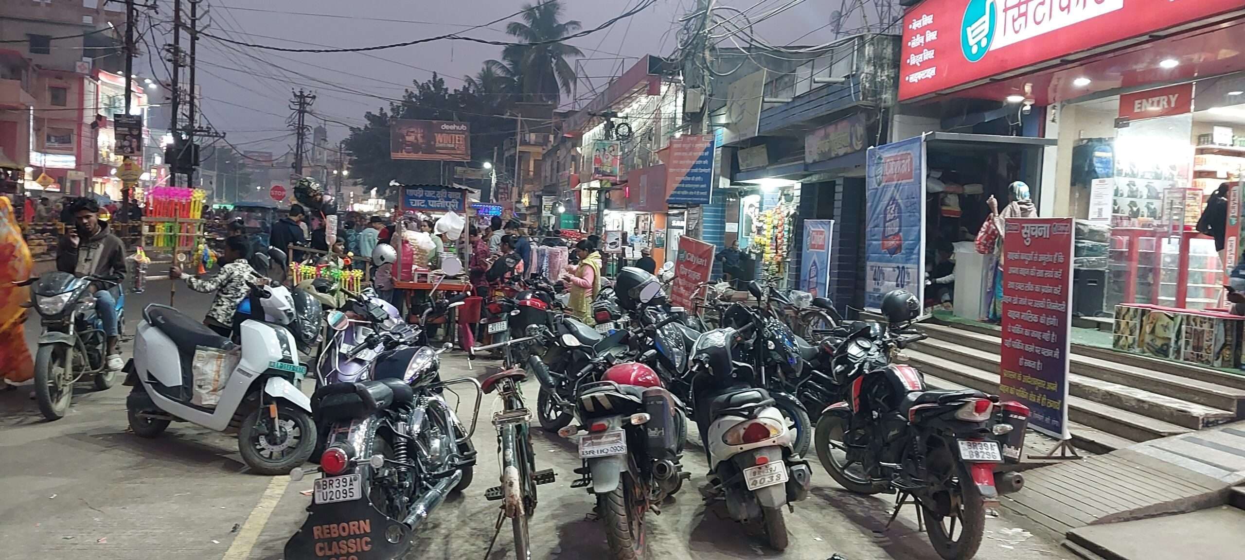 निगम ने हटाया अतिक्रमण फिर उतनी संख्या में सजी दुकानें