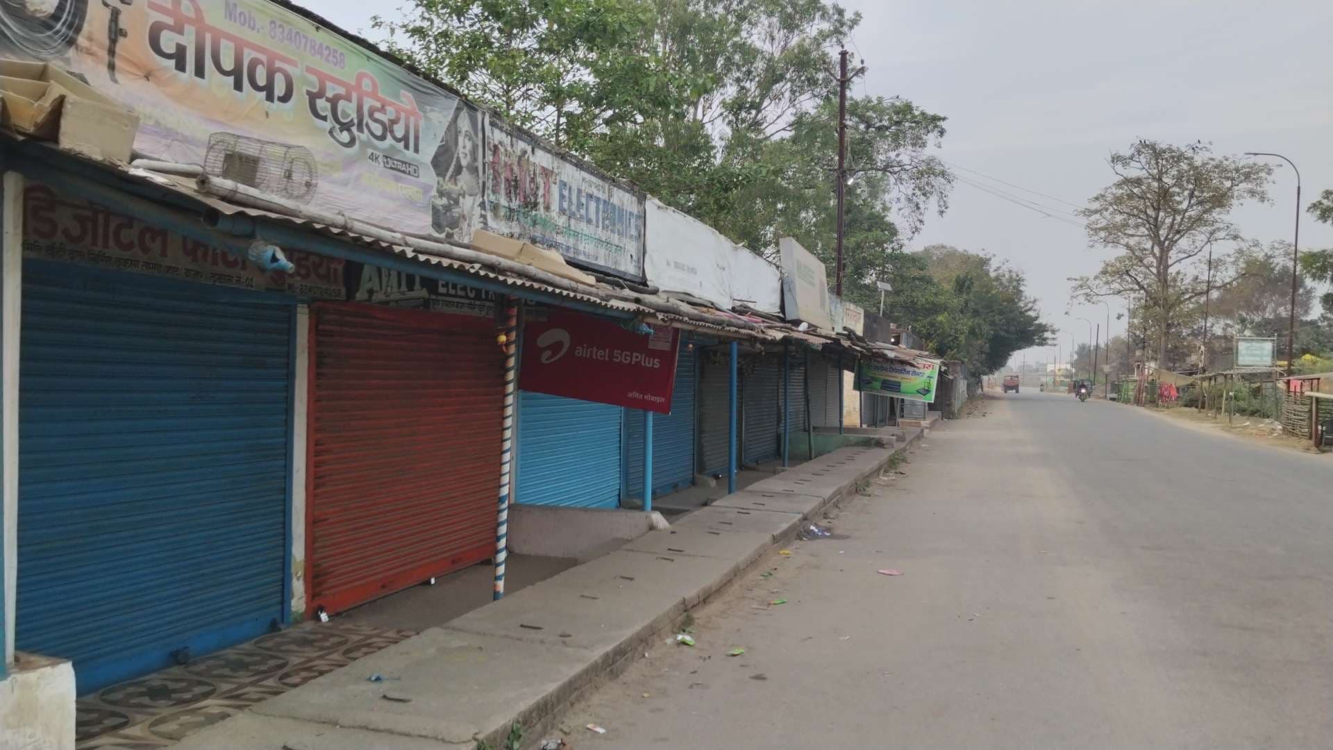 सरकारी खेल मैदान की अवैध घेराबंदी के विरोध में बंद रहा तमाड़