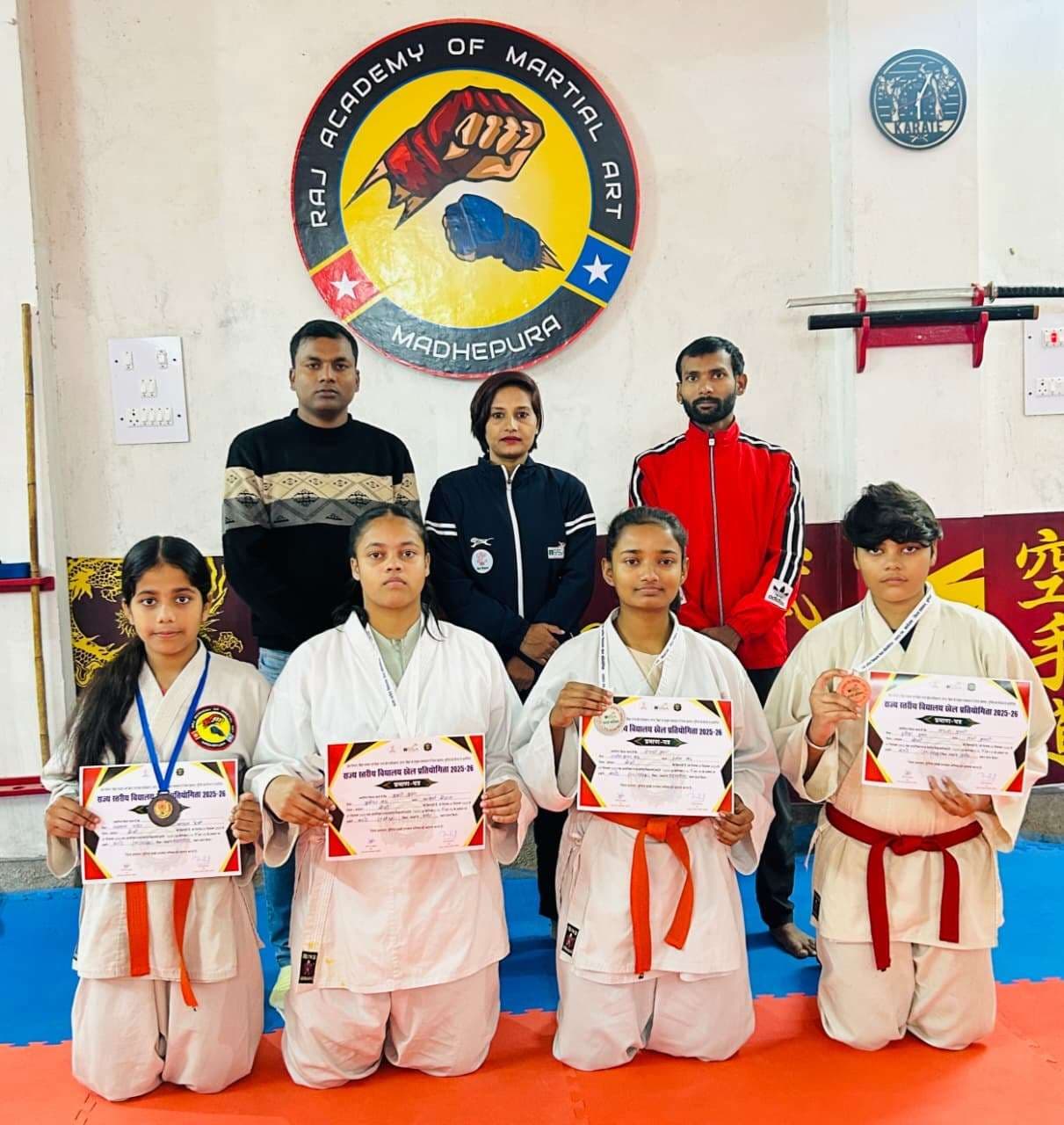 राज्य स्तरीय विद्यालय कराटे प्रतियोगिता में जिले की लड़कियों का उत्कृष्ट प्रदर्शन, जीते चार पदक