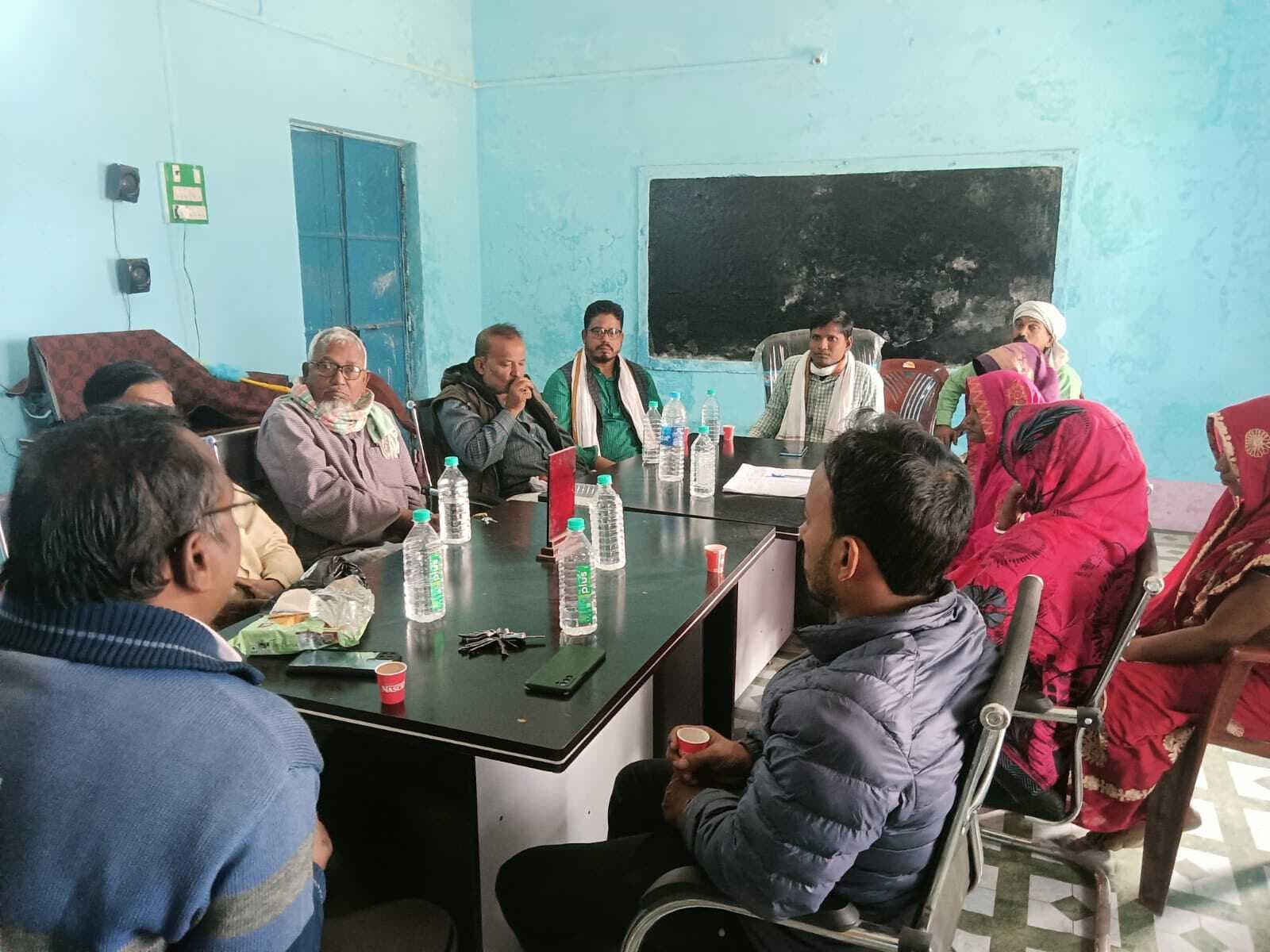 उत्क्रमित मध्य विद्यालय निस्ता में हुई बैठक