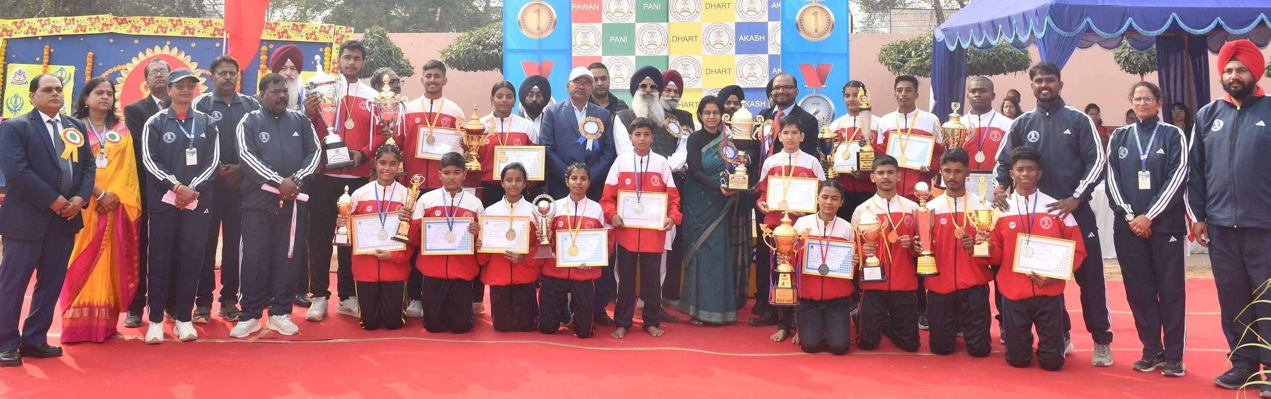 Bokaro News : निर्णय क्षमता व आत्मविश्वास का निर्माण करते हैं खेल : डीडीसी